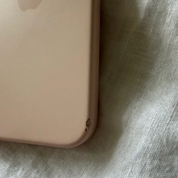 iPhone 14 Pro Max Apple Pink Silicone iPhone Case - Picture 2 of 3